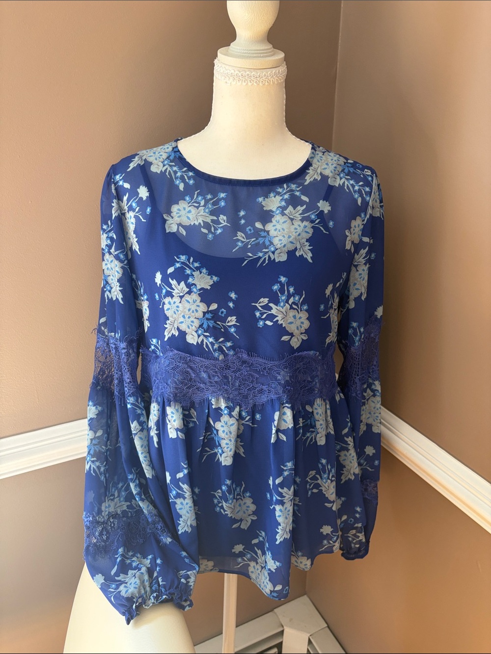 Blue Floral Lace-Trim Peplum Blouse w/ Cami